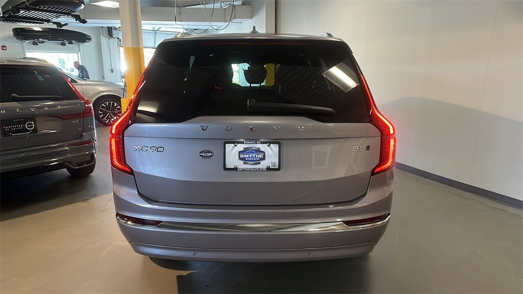 2026 Volvo XC90 B5 Core photo 3