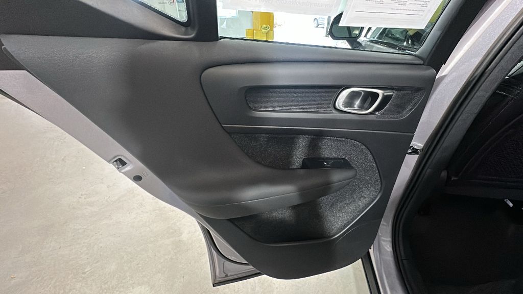 2026 Volvo XC40 Plus - Photo 12