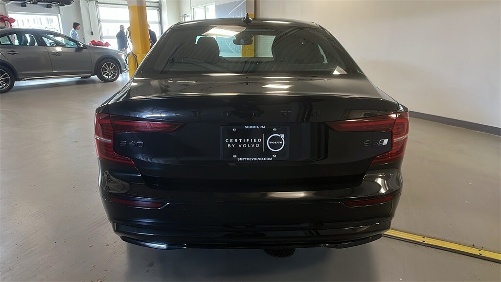 2023 Volvo S60 B5 Plus Black Edition photo 3