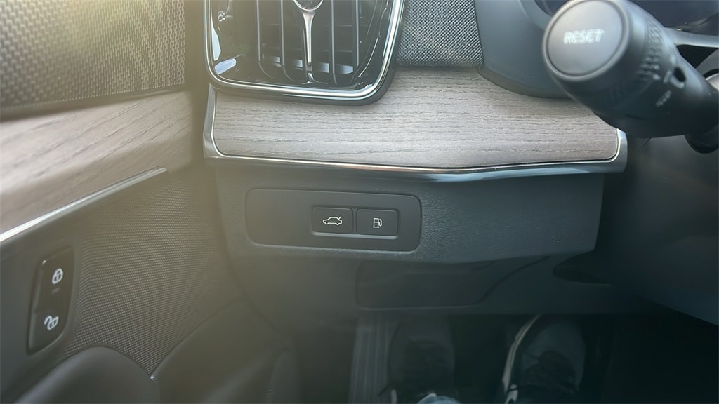 2026 Volvo XC90 Plus - Photo 18