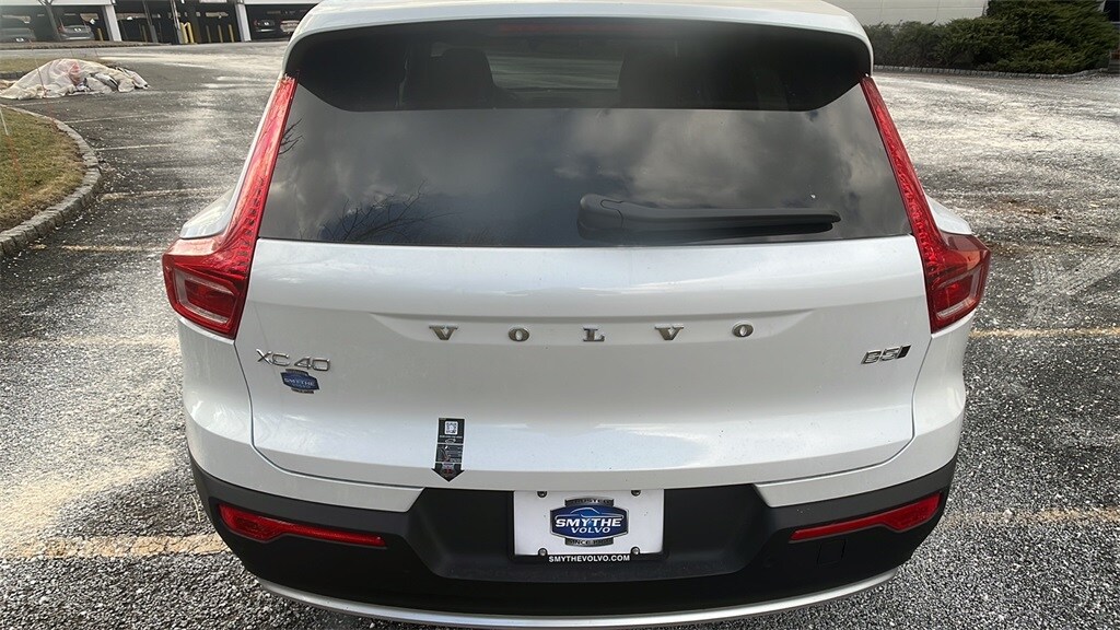 2025 Volvo XC40 Plus photo 3