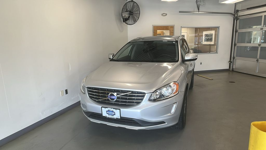 Used 2015 Volvo XC60 T6 with VIN YV4902RK2F2674989 for sale in Summit, NJ
