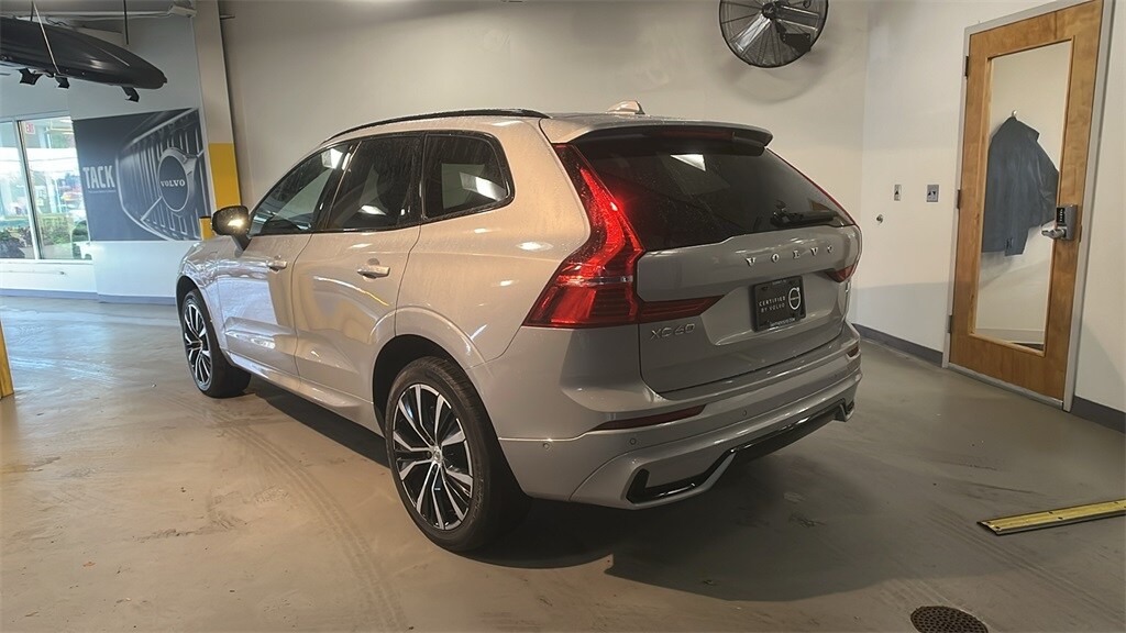 2023 Volvo XC60 Recharge Hybrid Ultimate photo 3