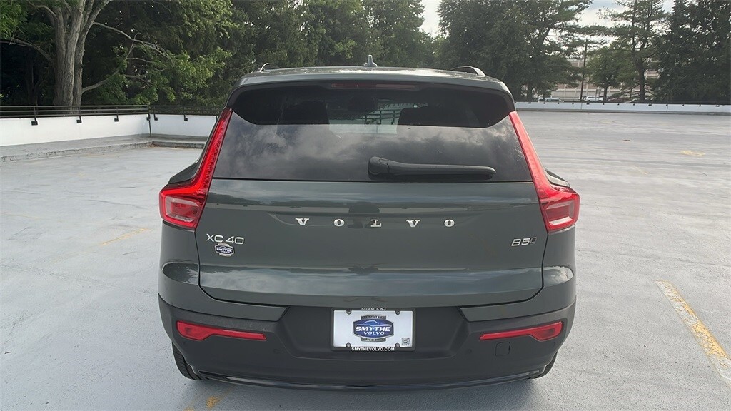 2026 Volvo XC40 Core photo 4