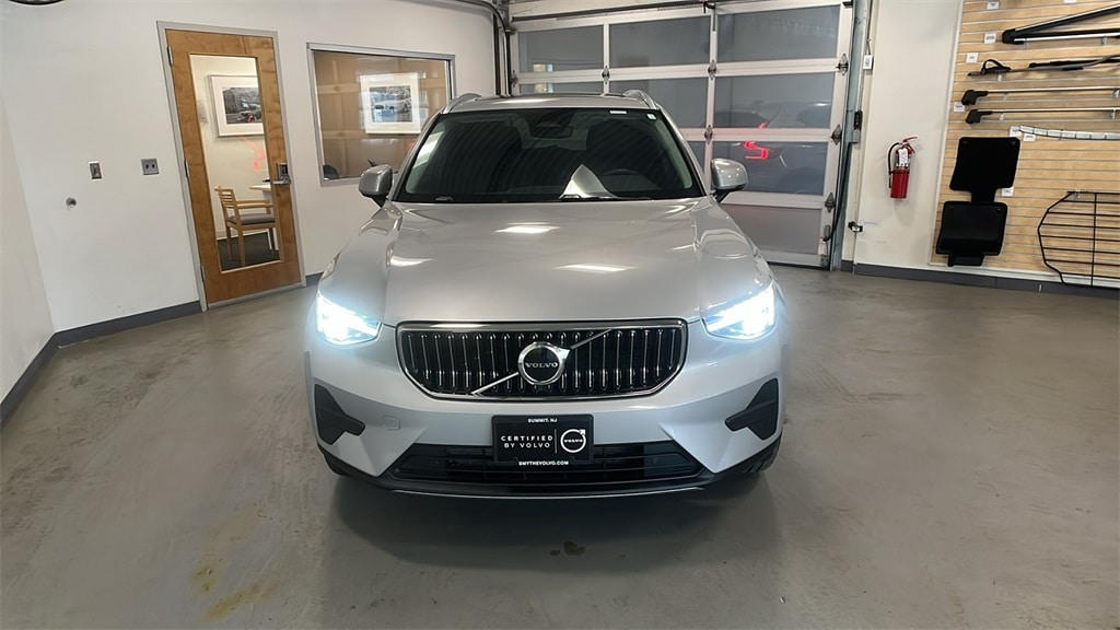Certified 2025 Volvo XC40 B5 Core SUV