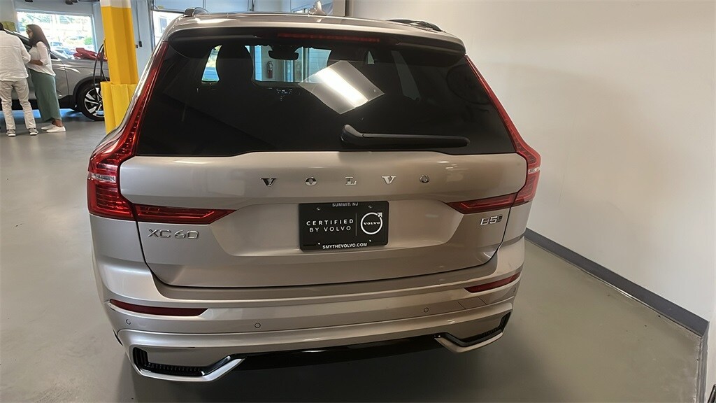 2025 Volvo XC60 B5 Plus photo 3