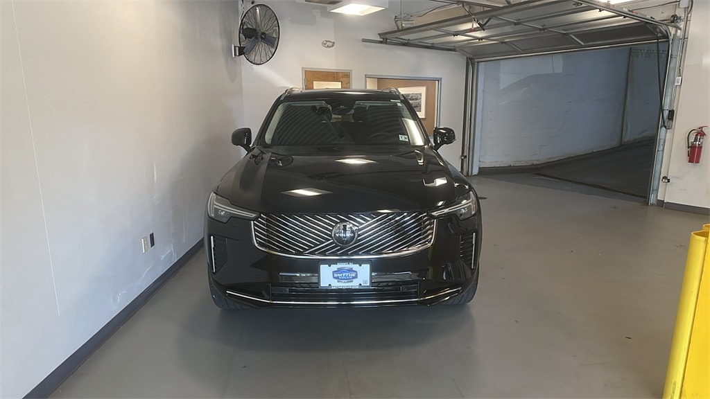 2026 Volvo XC90 Plus's photo