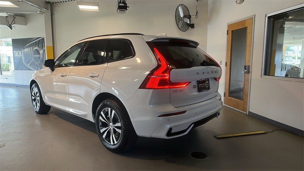 2025 Volvo XC60 B5 Core photo 4