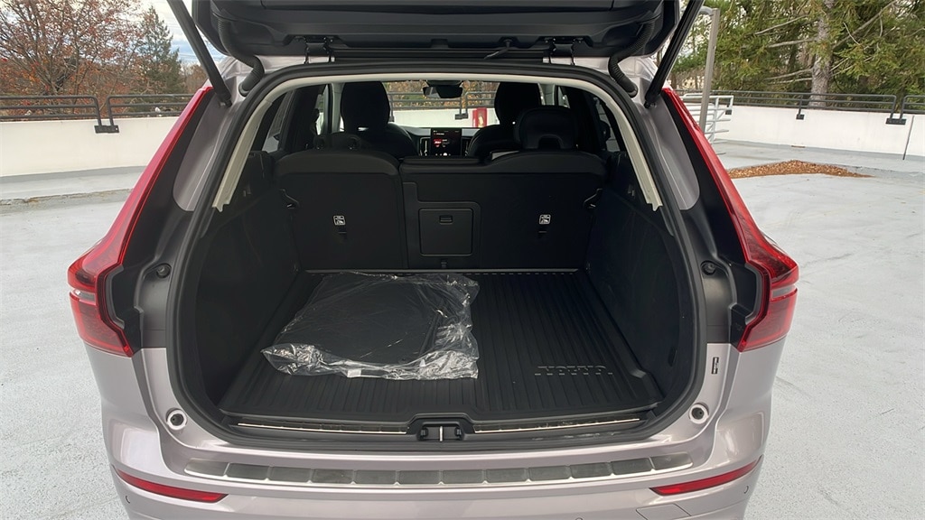 New 2026 Volvo XC60 B5 Plus SUV