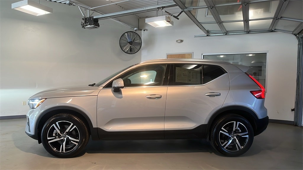 Certified 2025 Volvo XC40 B5 Core SUV