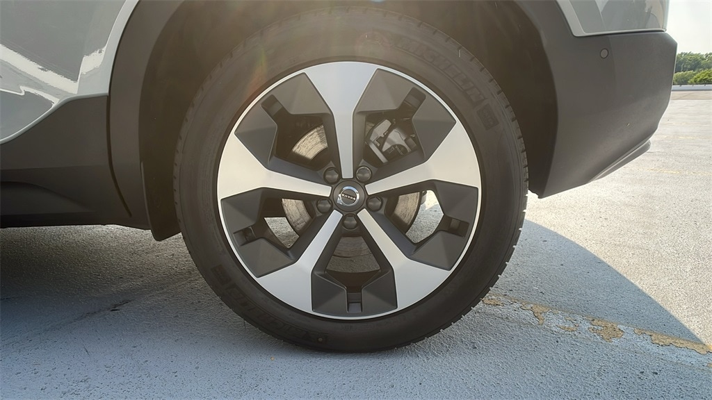 New 2026 Volvo XC40 B5 Plus SUV