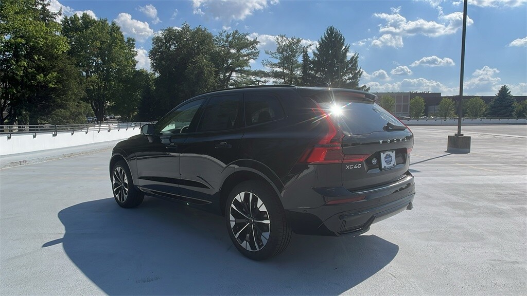 2026 Volvo XC60 B5 Plus photo 4
