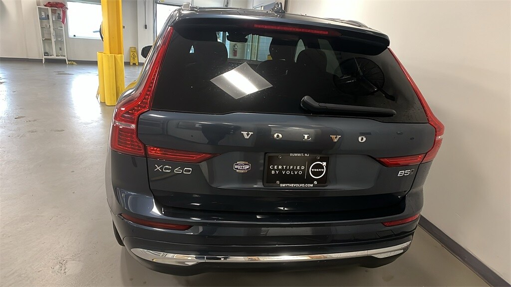 2023 Volvo XC60 B5 Plus photo 2