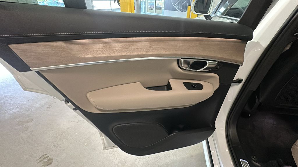 2026 Volvo XC90 Plus - Photo 10