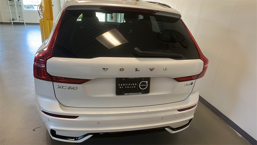 2025 Volvo XC60 B5 Plus photo 3