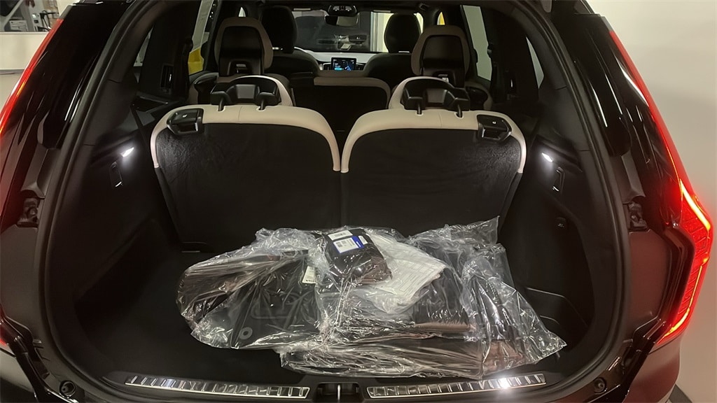 New 2026 Volvo XC90 B5 Core SUV