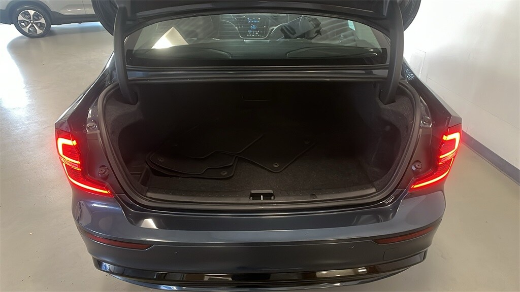 2025 Volvo S60 B5 Core photo 3