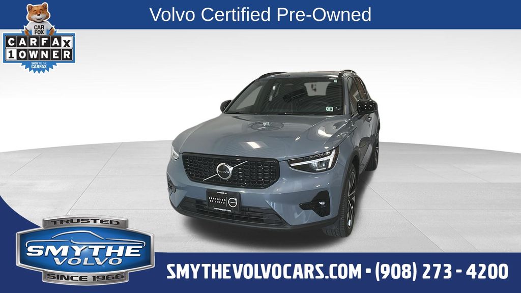 2023 Volvo XC40 B5 Plus Dark AWD's photo
