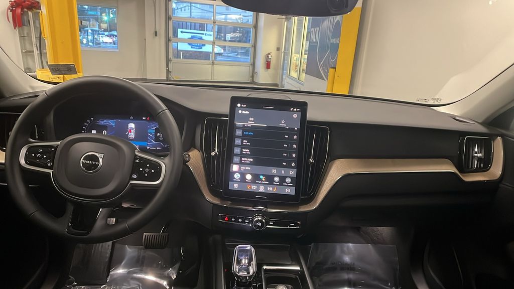 2026 Volvo XC60 Plus - Photo 13