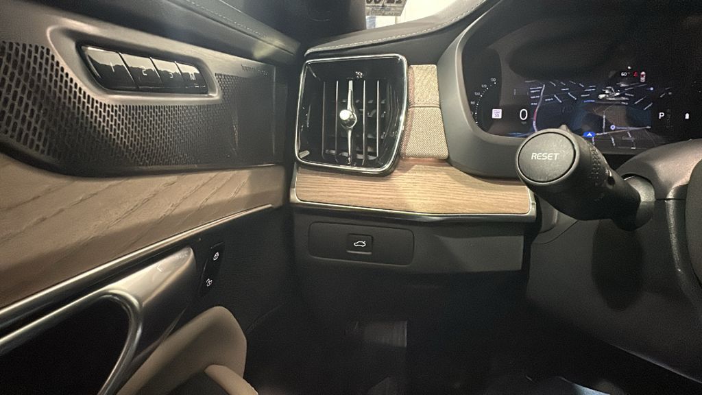 2026 Volvo XC90 Plus - Photo 21