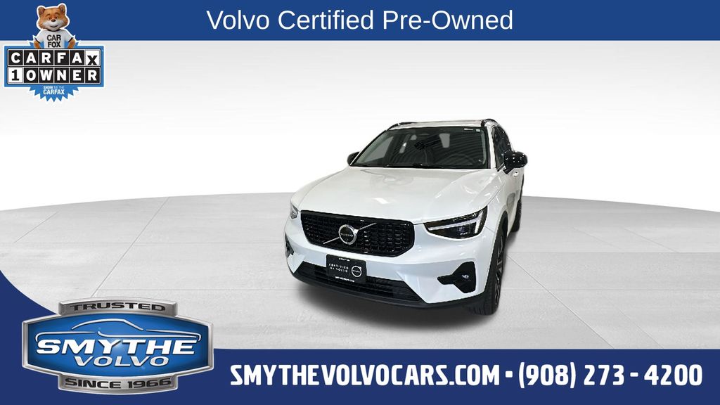 2024 Volvo XC40 B5 Plus Dark AWD's photo