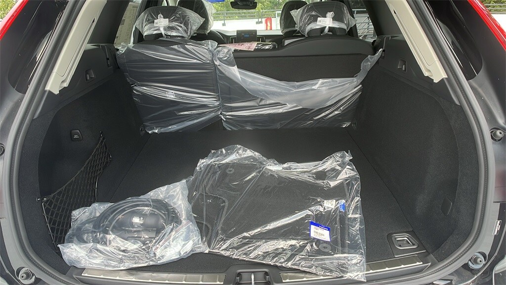 2026 Volvo XC60 Hybrid T8 Plus photo 4