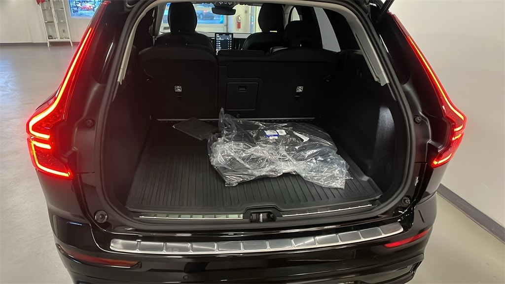 New 2026 Volvo XC60 B5 Plus SUV