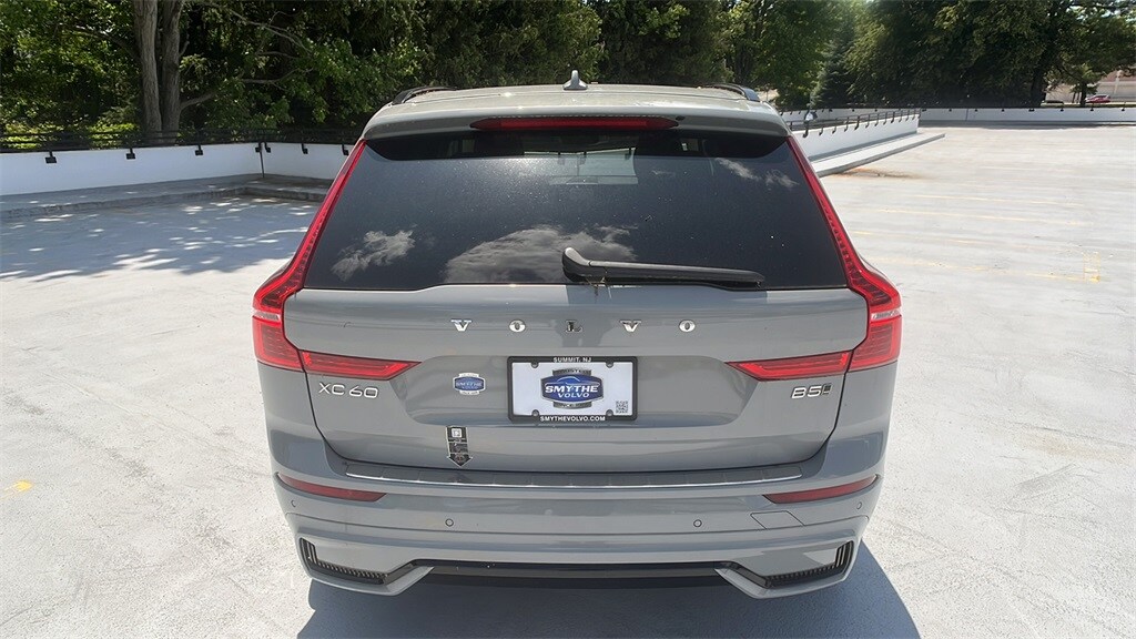 2025 Volvo XC60 B5 Plus photo 4