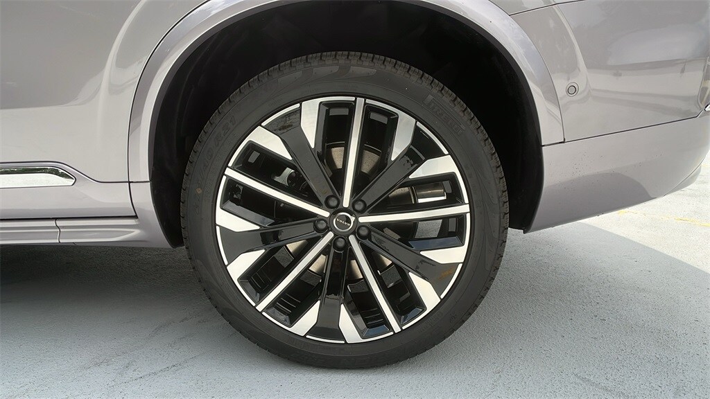 2026 Volvo XC90 Plus photo 3