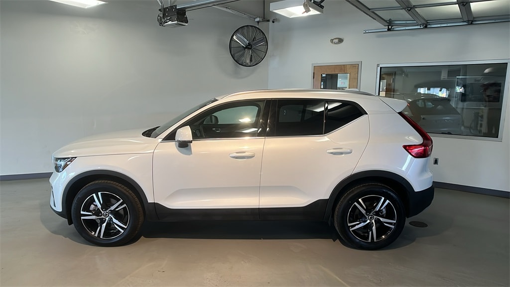 Certified 2025 Volvo XC40 B5 Core SUV