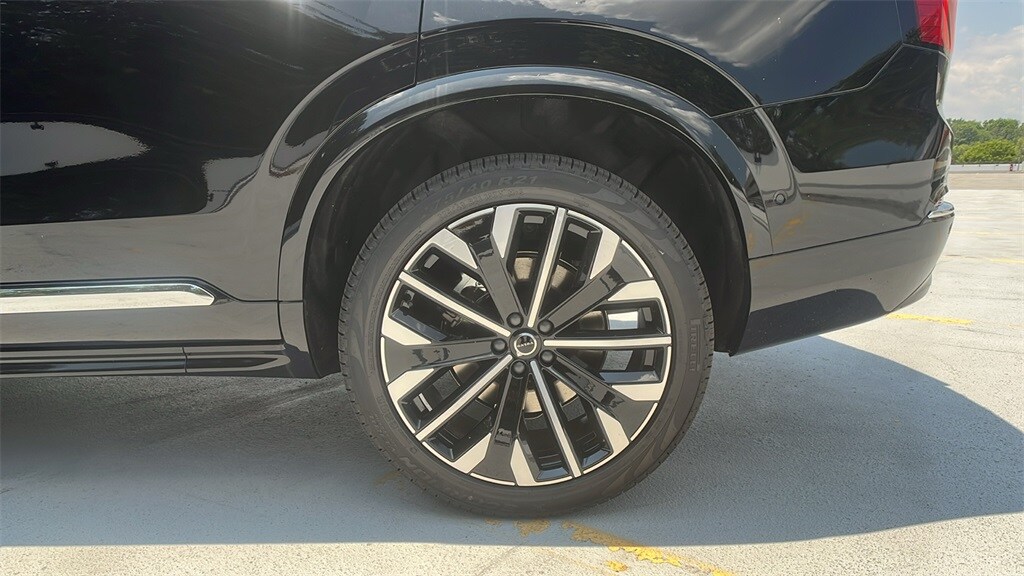 2026 Volvo XC90 B5 Plus photo 3