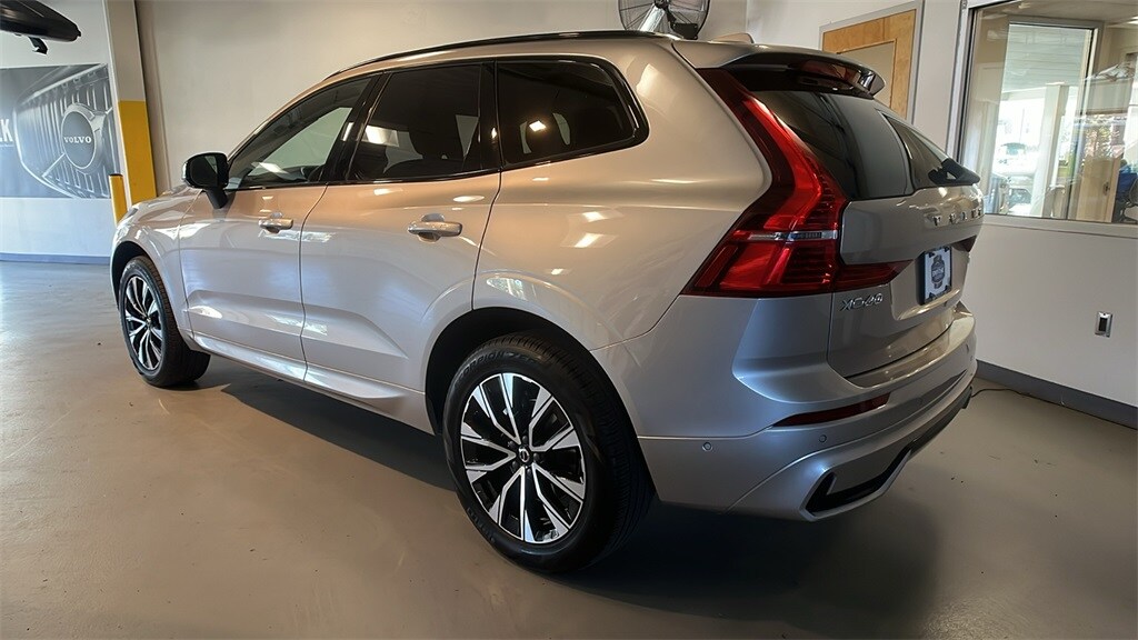 2025 Volvo XC60 B5 Plus photo 3