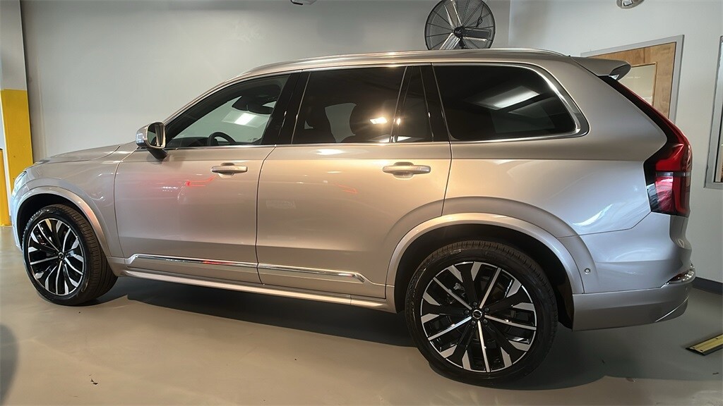 2026 Volvo XC90 Plus photo 2
