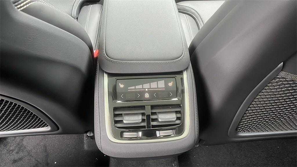 2026 Volvo XC90 Ultra - Photo 12