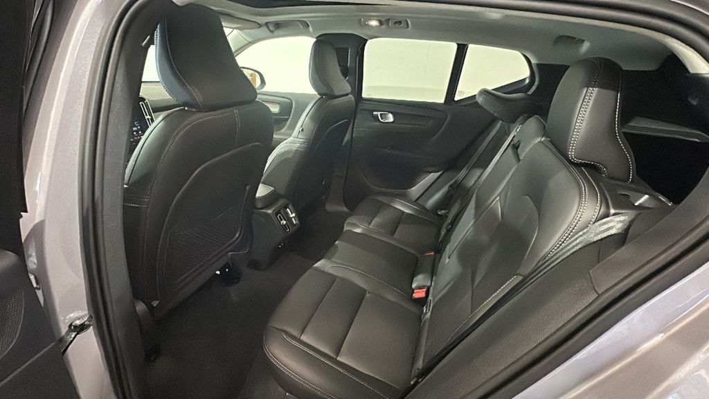 2026 Volvo XC40 Plus - Photo 13