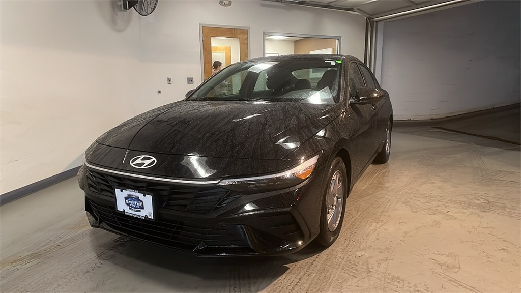 Used 2025 Hyundai Elantra SE Sedan