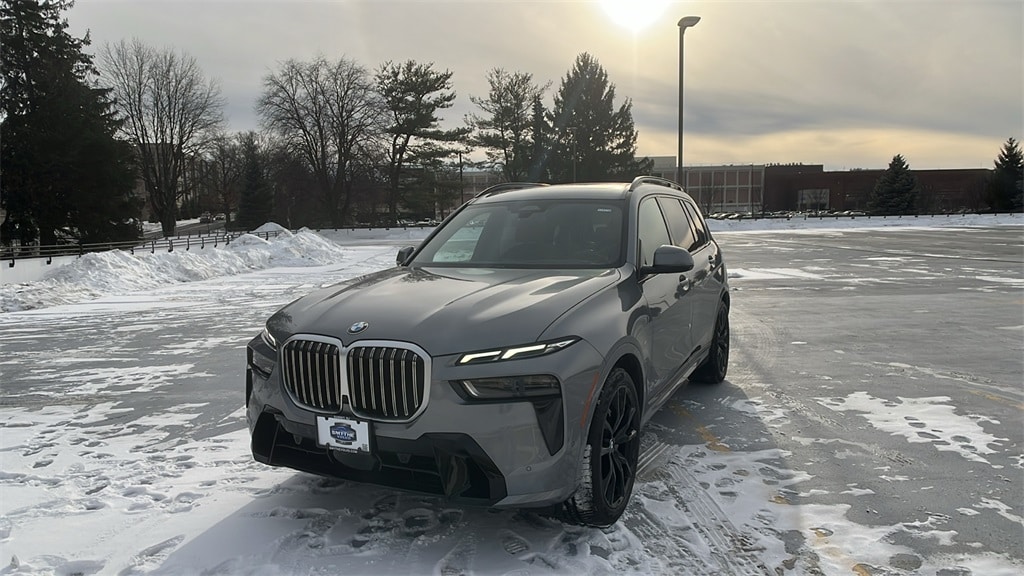 2024 BMW X7 40i's photo
