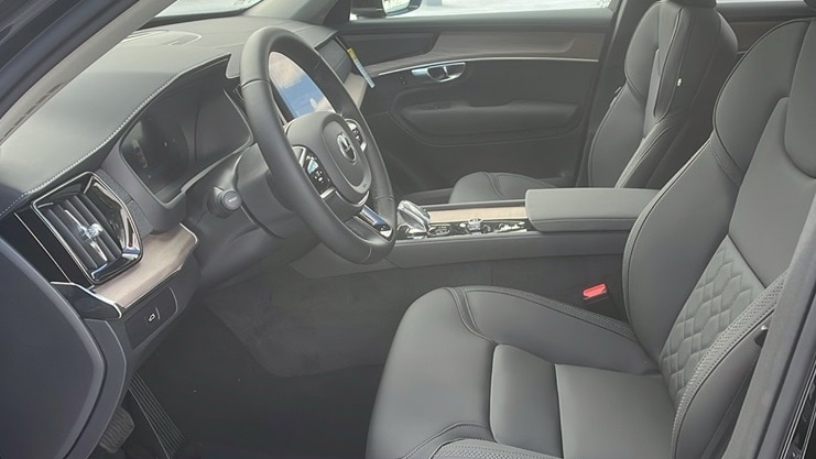 2026 Volvo XC90 Plus - Photo 15