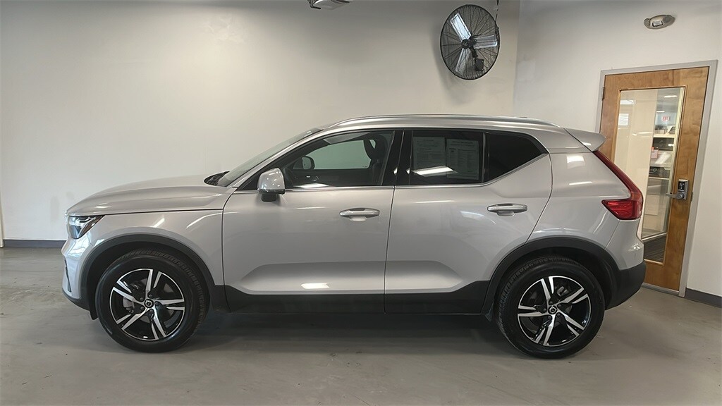 Certified 2025 Volvo XC40 B5 Core SUV