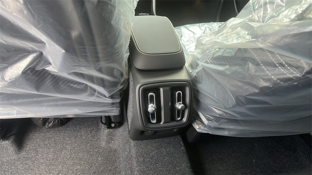 2026 Volvo XC40 Ultra Black Edition - Photo 12