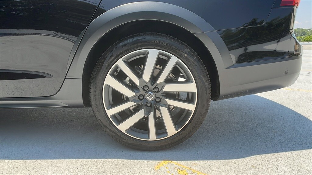 2025 Volvo V90 Cross Country B6 Plus photo 3