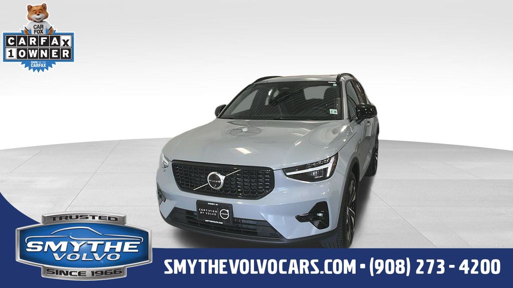 2025 Volvo XC40 B5 Ultra Dark AWD's photo