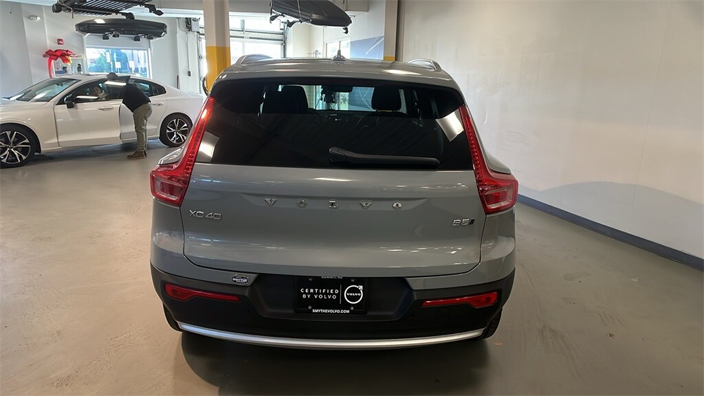 2025 Volvo XC40 Plus photo 4
