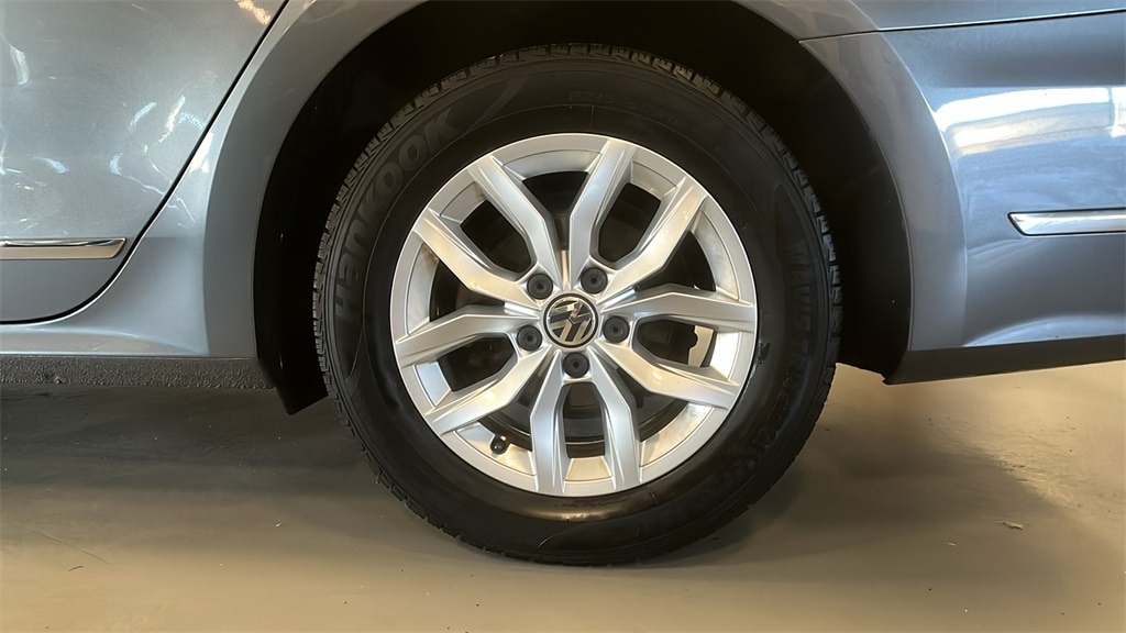 Used 2016 Volkswagen Passat 1.8T S Sedan