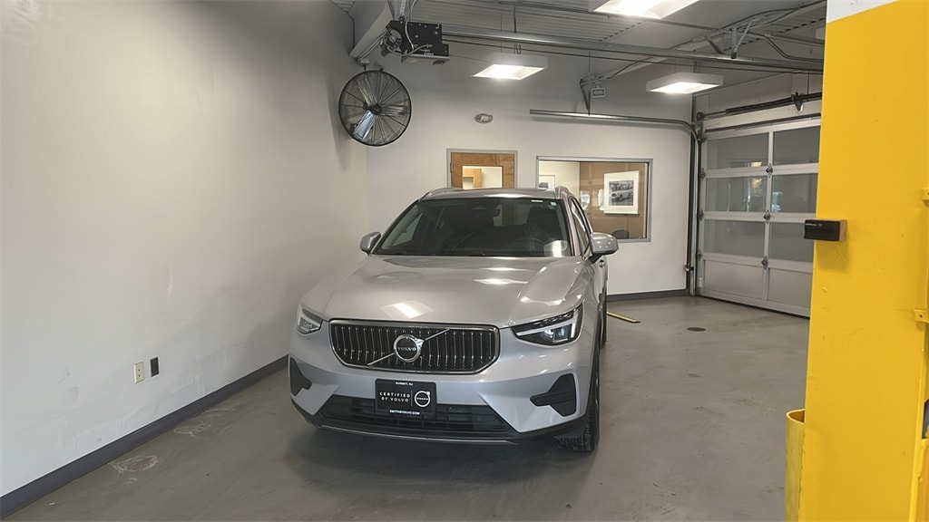 2025 Volvo XC40 Core's photo