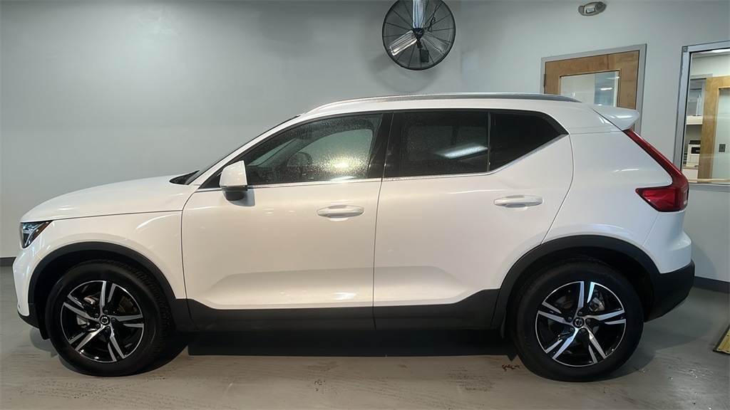 Certified 2025 Volvo XC40 B5 Core SUV