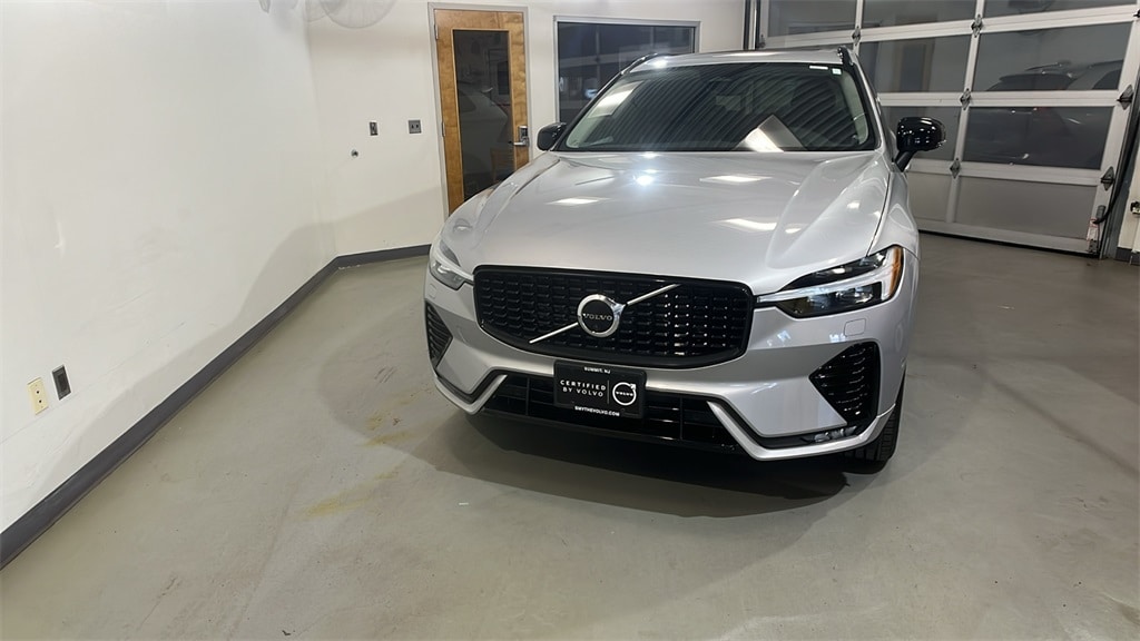 2023 Volvo XC60 Plus's photo