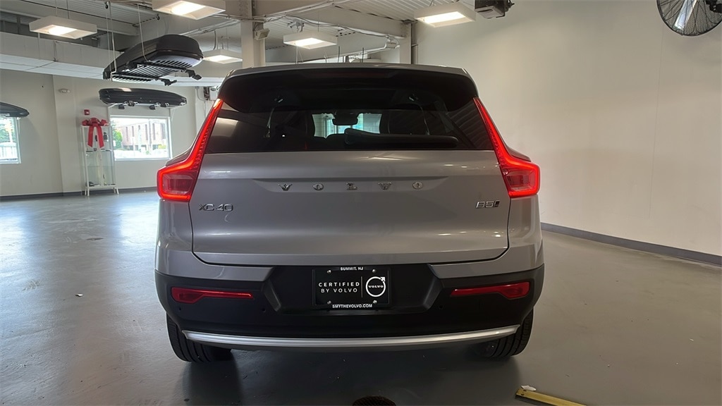 Certified 2025 Volvo XC40 B5 Core SUV