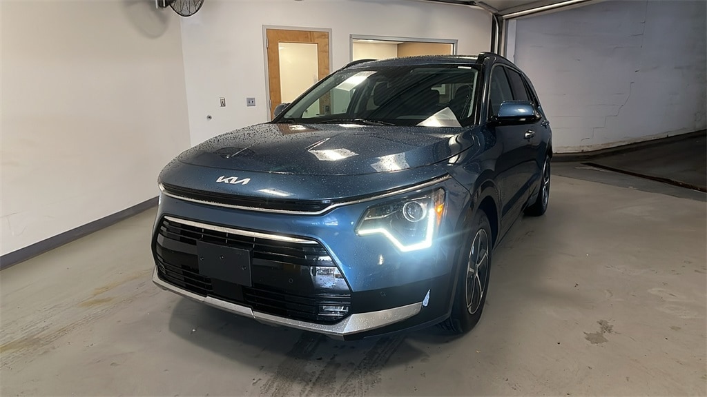 2023 Kia Niro SX's photo