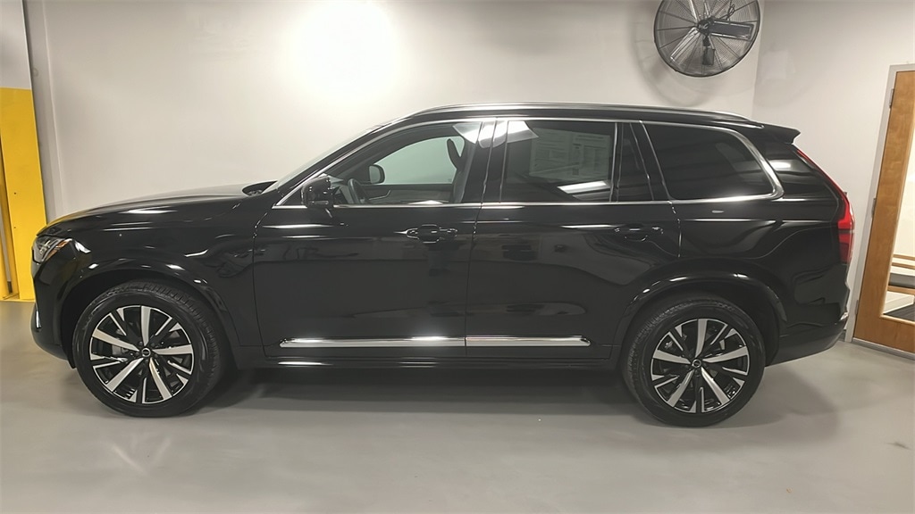 New 2026 Volvo XC90 B5 Core SUV